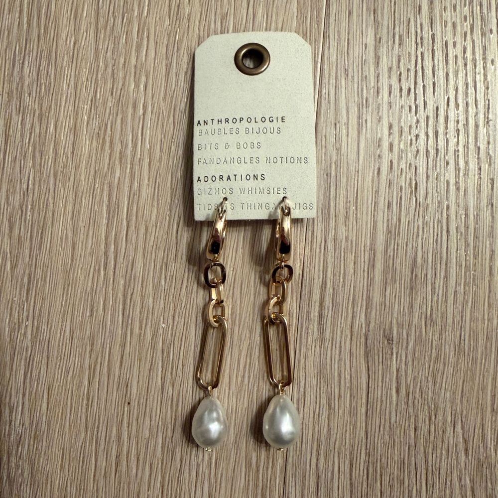 NWT Anthropologie Gold Link and Pearl Drop Dangle Earrings